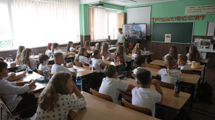 Учителям могут выплатить 10 пенсий: что нужно для получения денег - 285x160