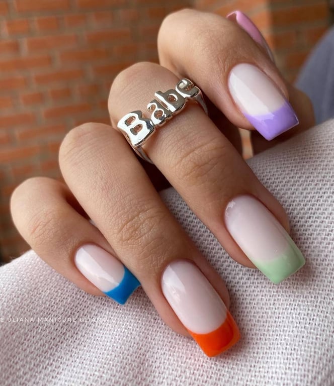 Френч у стилі 90-х має лаконічний вигляд