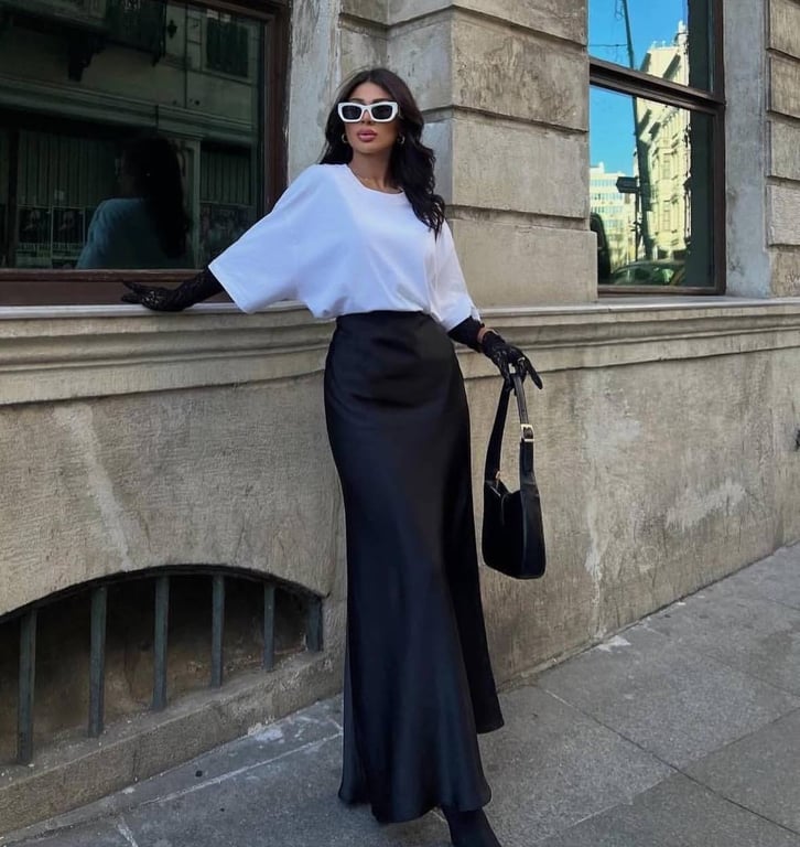 Атласні спідниці втратили модний статус у 2025