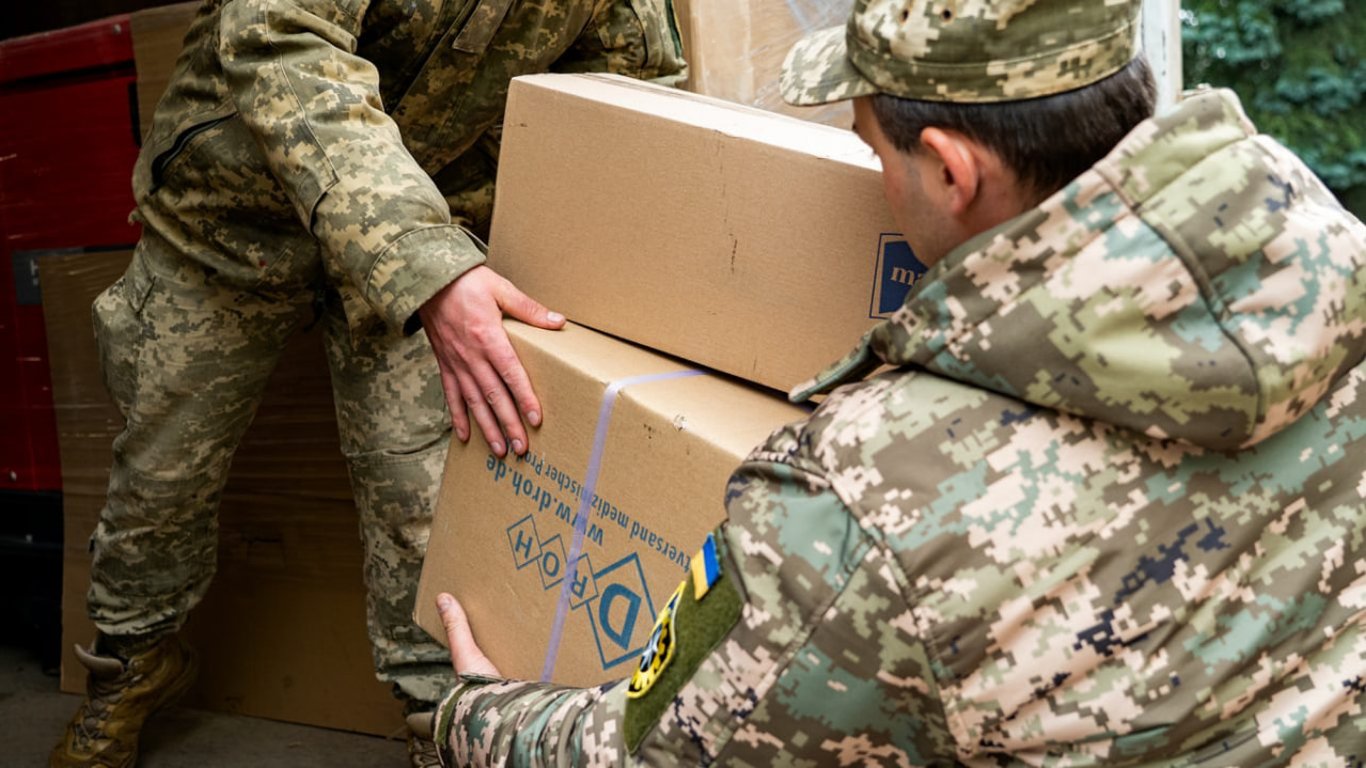 В Украине исчезла треть гуманитарной помощи военным