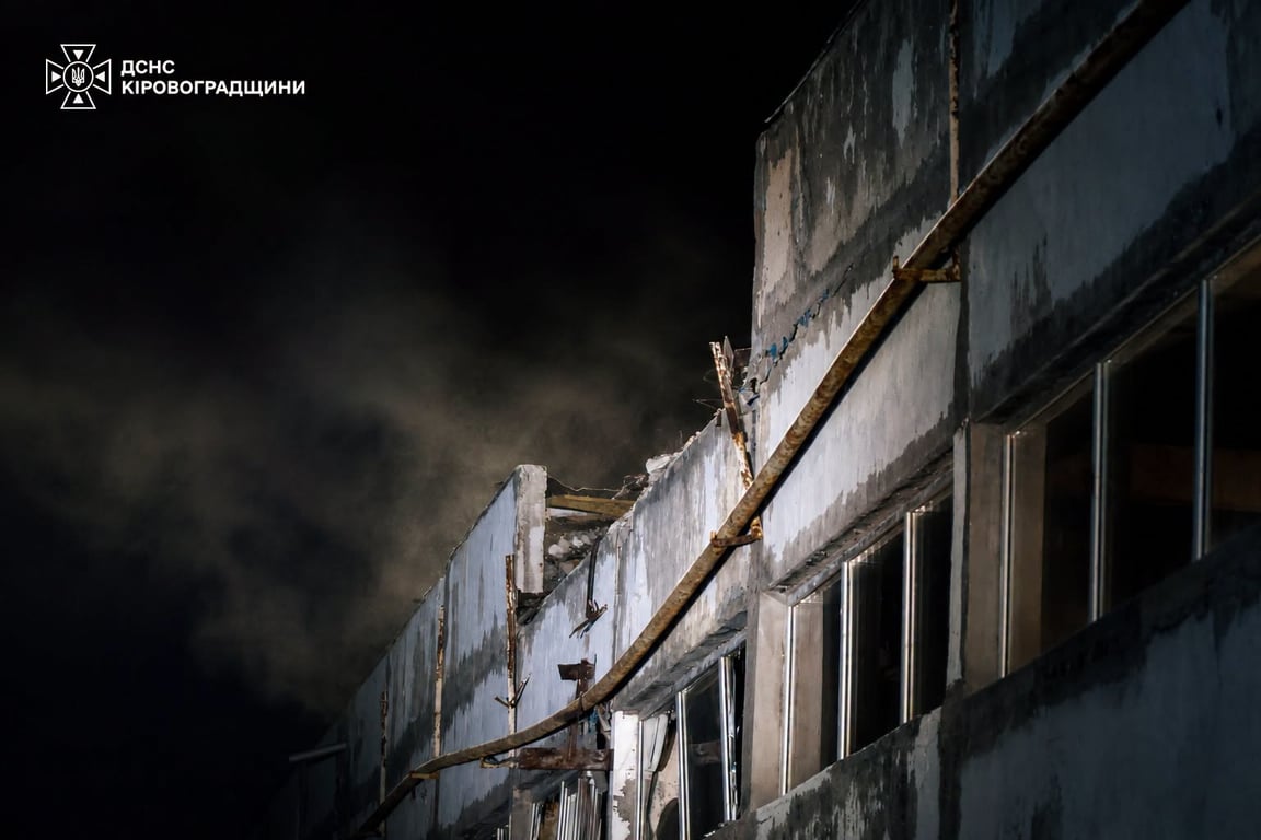 РФ атакували Кропивницький БпЛА: загорівся будинок - фото 2