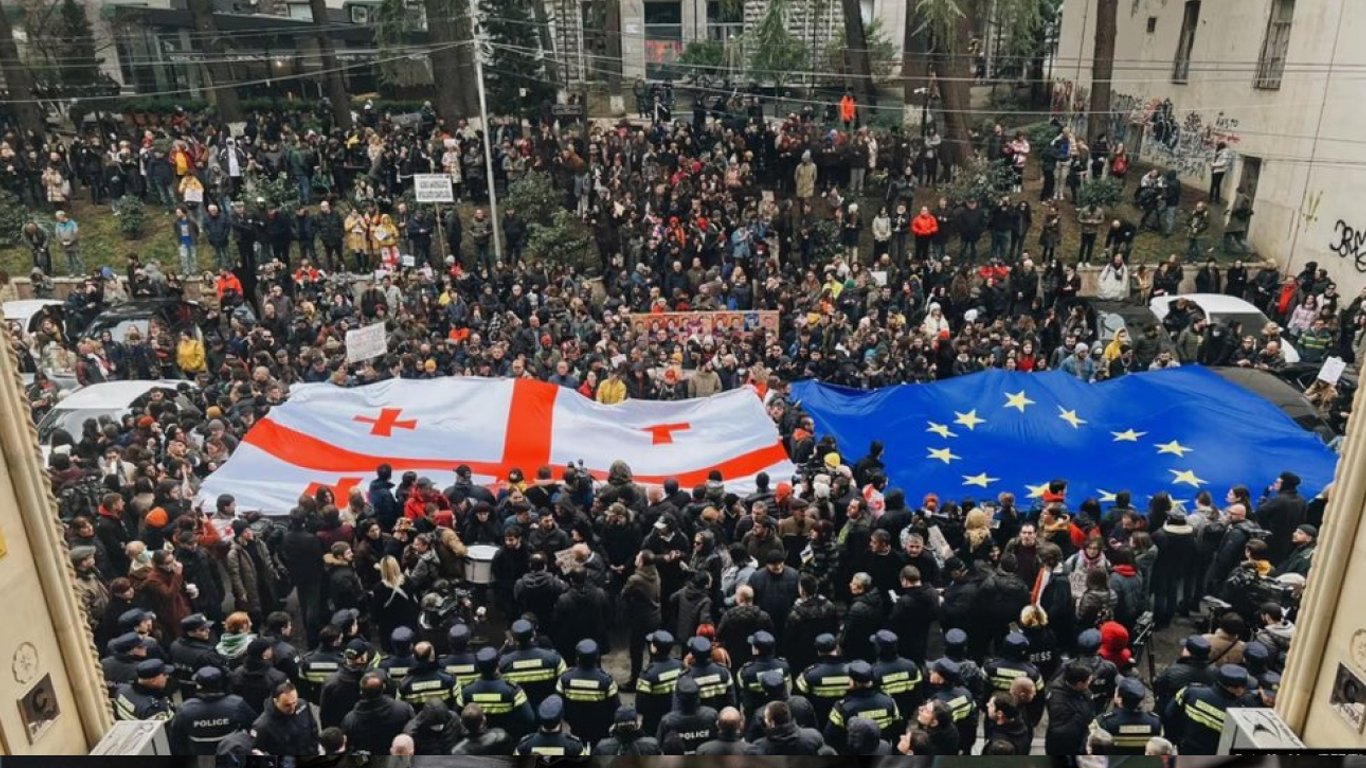 У Грузії збираються противники законопроєкту про "іноагентів": чим невдоволені мітингувальники