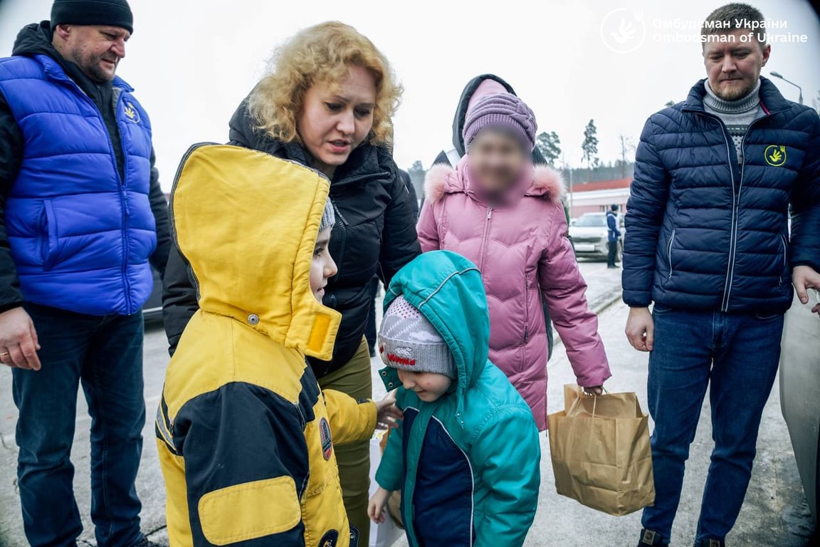 Из РФ вернули детей и маму — подробности от Омбудсмена Украины - фото 2