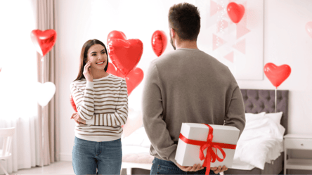 Что подарить девушке на День влюбленных: самые романтичные идеи - 285x160
