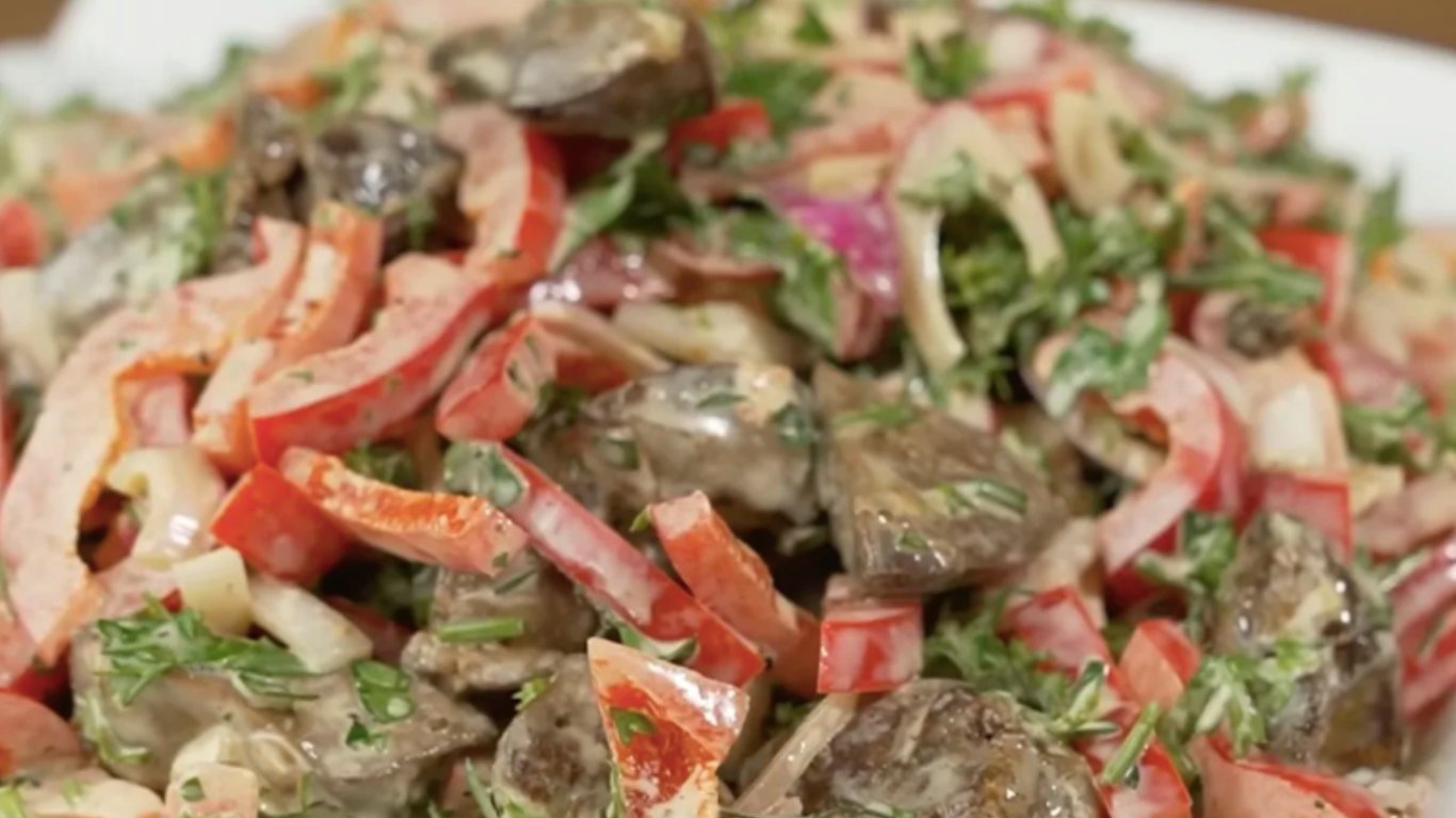 рецепт салату з курячою печінкою