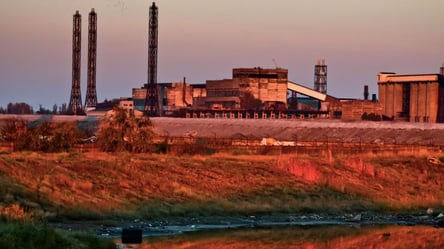 Новая катастрофа: эколог прокомментировала минирование химзавода "Крымский титан" - 285x160