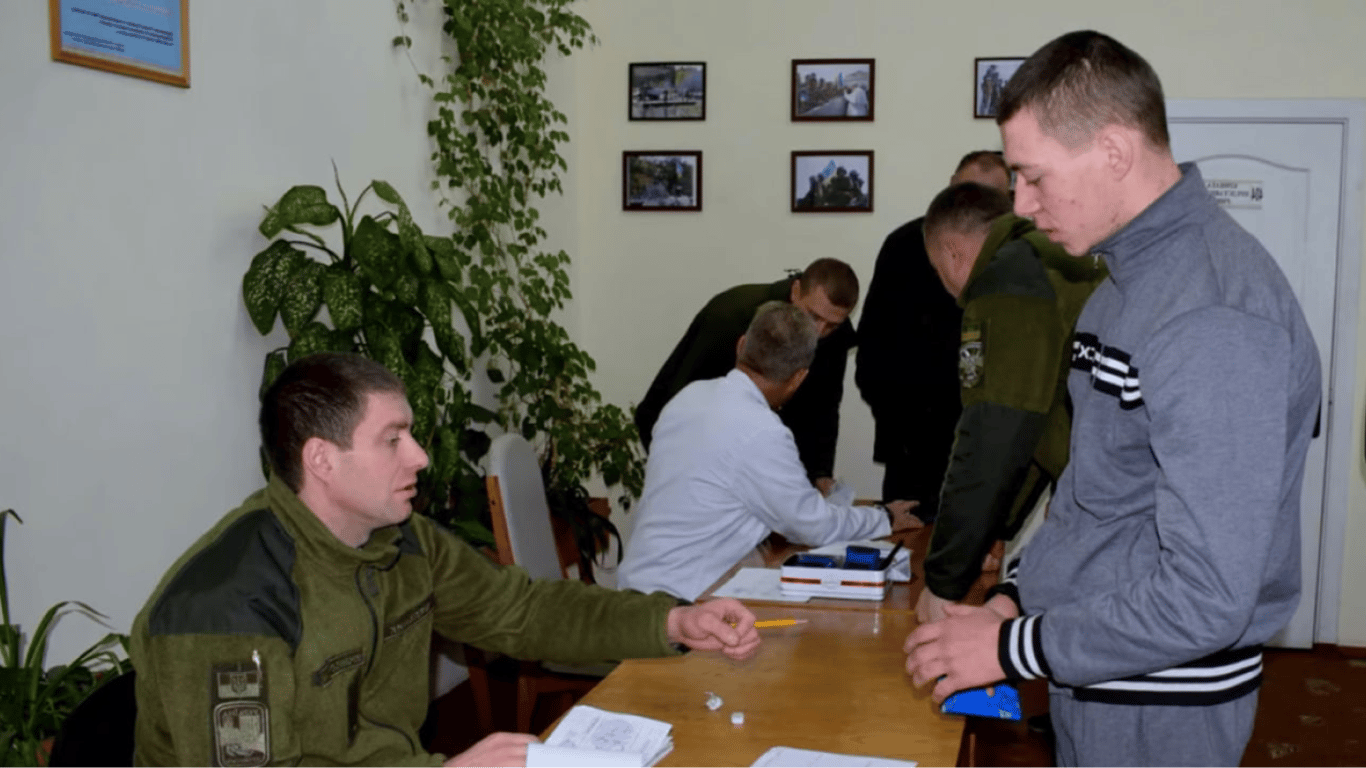 В военкомате прокомментировали побег мужчины из авто ТЦК в Днепре. Читайте  на UKR.NET