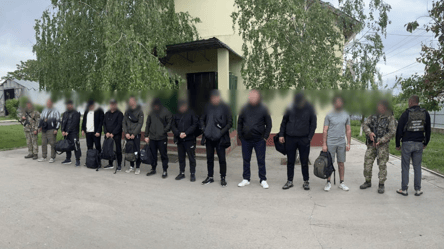 На Одещині прикордонники затримали "футбольну команду" ухилянтів — хотіли в Молдову - 290x160