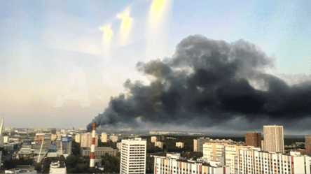 Було чутно "хлопки" — в Москві загорівся склад з автозапчастинами - 290x166