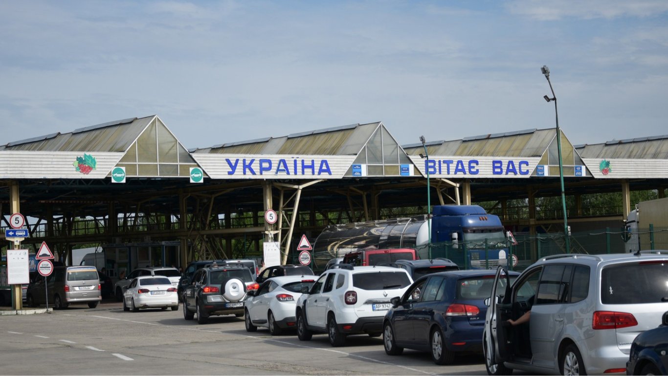 Українців попередили про черги на західному кордоні