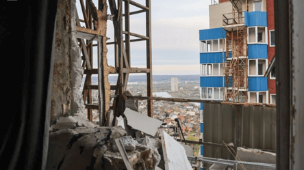 Удар РФ по багатоповерхівці Харкова: є значні пошкодження - 290x166