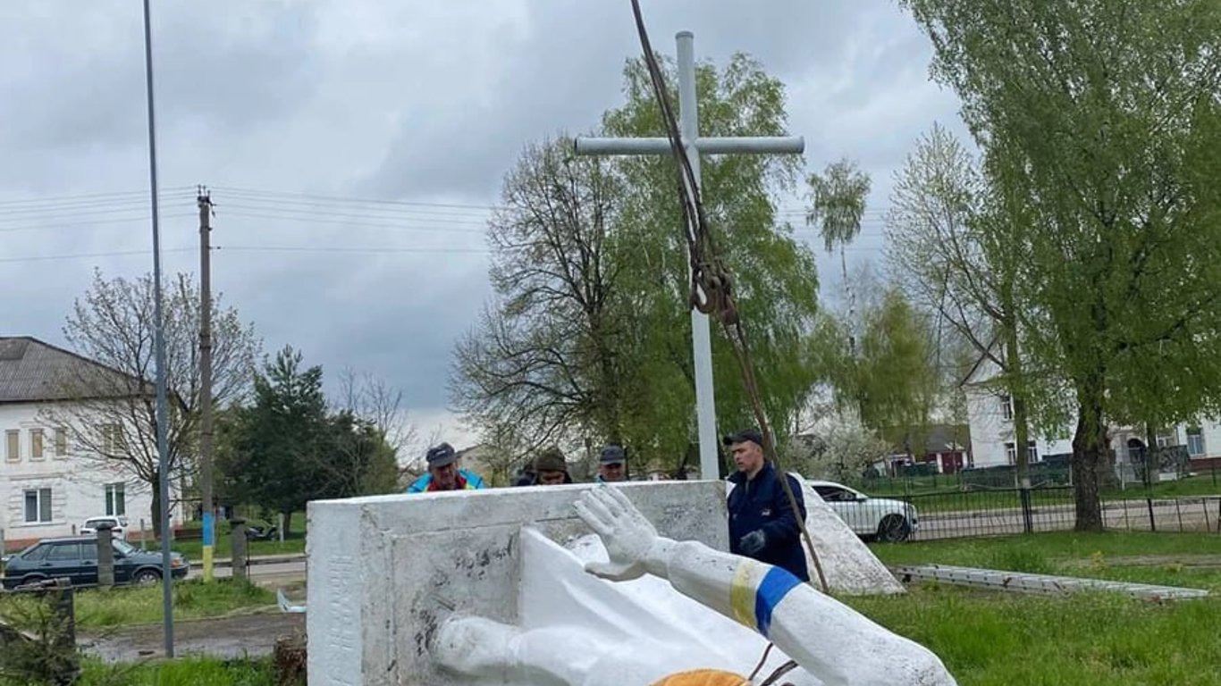 На Львівщині декомунізували ще два пам’ятники