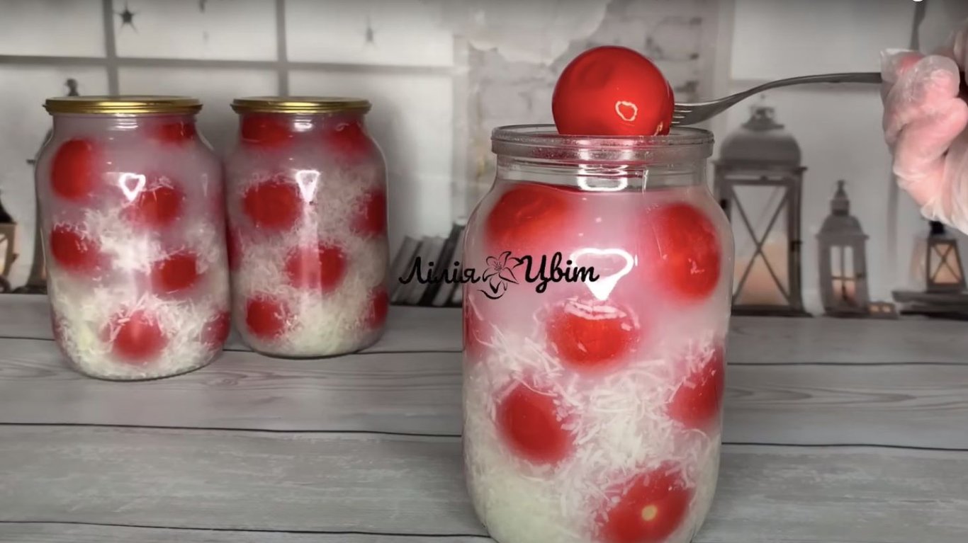 смачний рецепт помідорів на зиму з чансиком 