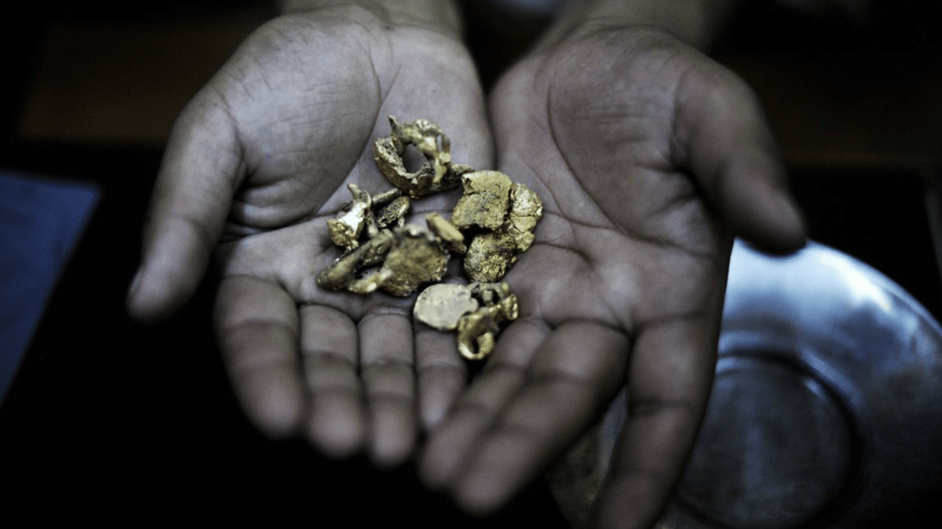 Стали відомі нові подробиці у справі прокурора, який привласнив 8 кг золота