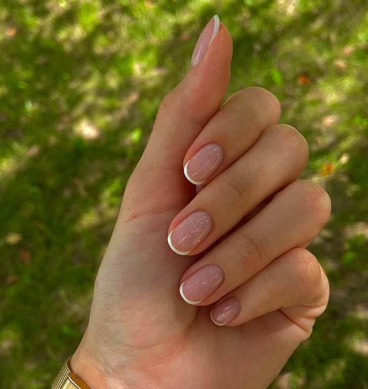 Є варіант ледь помітного френчу