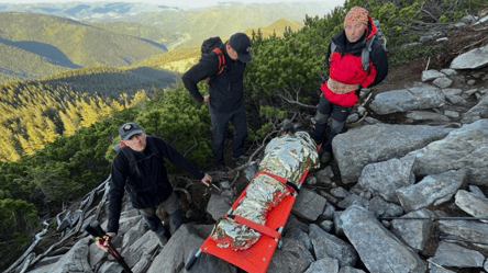 Рятувальники допомогли туристам, які намагалися підкорити гори - 285x160