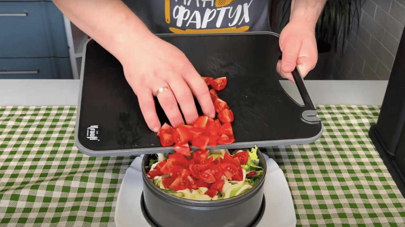 салат з ковбасою, фетою та чері, швидкий рецепт приготування з фото