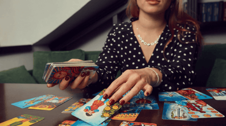 Три знака Зодиака попадут в гущу перемен в это полнолуние по Таро - 285x160