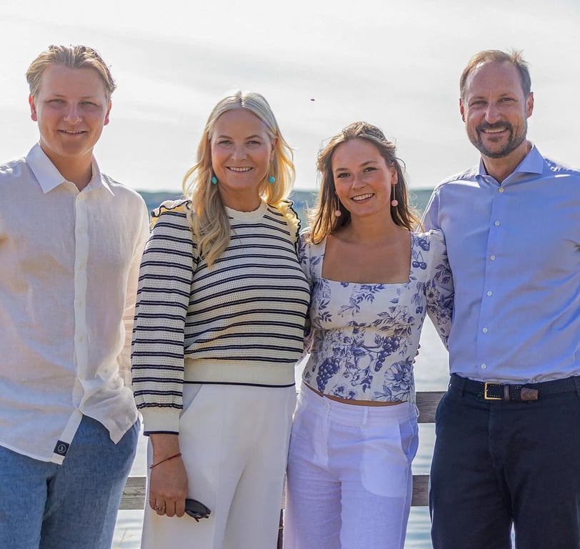 Син норвезької принцеси Маріус Борг Хойбі разом з родиною. Фото: instagram/royalfavourites