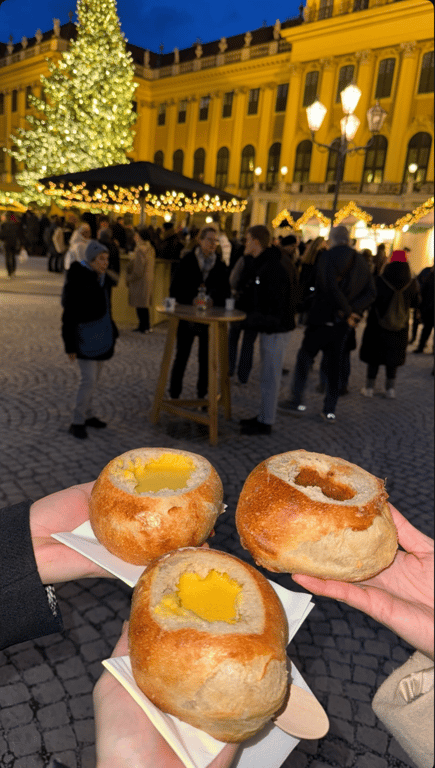 Впечатляющая атмосфера рождественских ярмарок Вены — фоторепортаж - фото 8