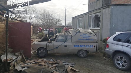 Выбиты окна и разрушен гараж: в Одесской области взорвалась машина - 285x160