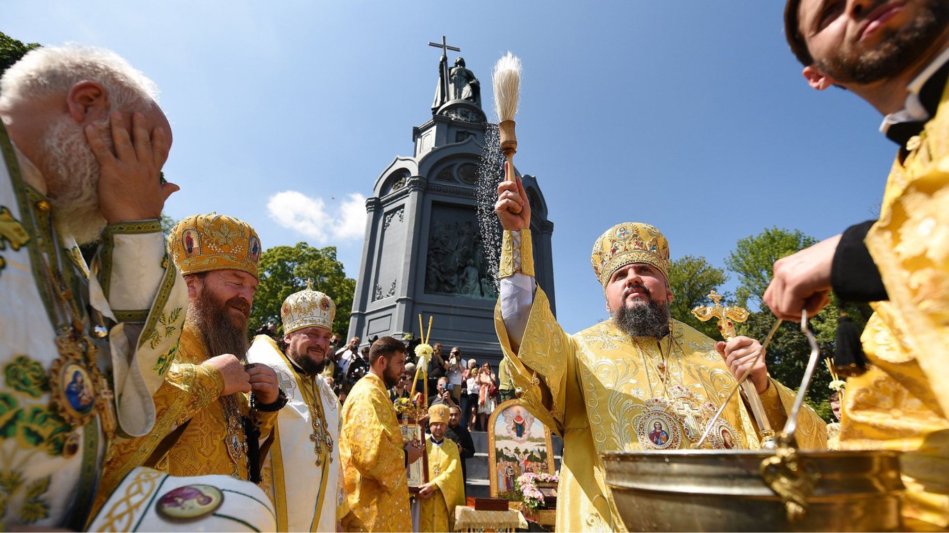 З Днем хрещення Київської Русі 15 липня — привітання у віршах, прозі та листівках