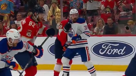 В финале НХЛ канадский хоккеист умышленно ударил россиянина клюшкой в пах — видео - 285x160