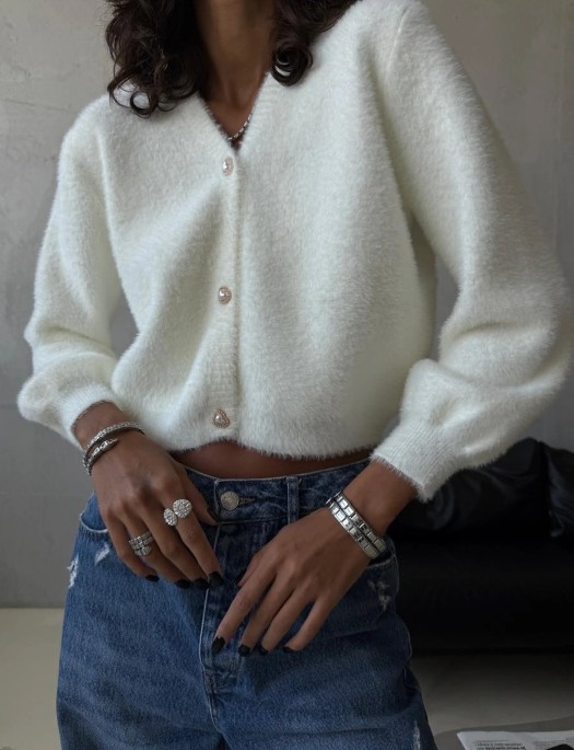 В чому різниця між светром та кофтою