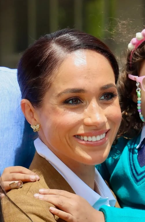 Меган Маркл надягла золоті сережки принцеси Діани під час візиту до Колумбії - фото 1