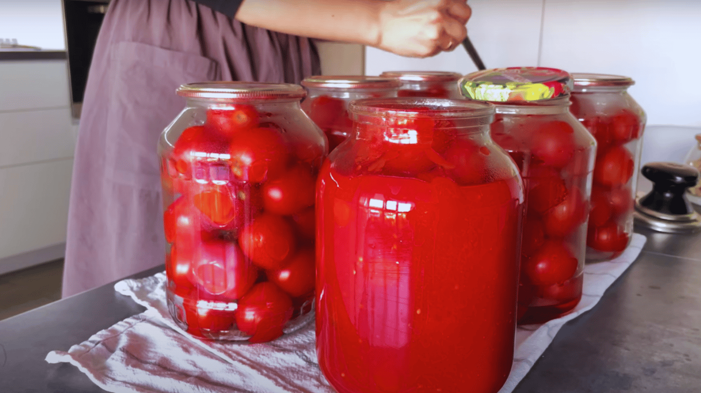 мариновані помідори в томаті 