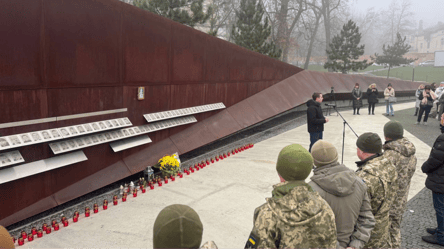 У День гідності та свободи у Львові провели акцію "Жовта стрічка" - 285x160