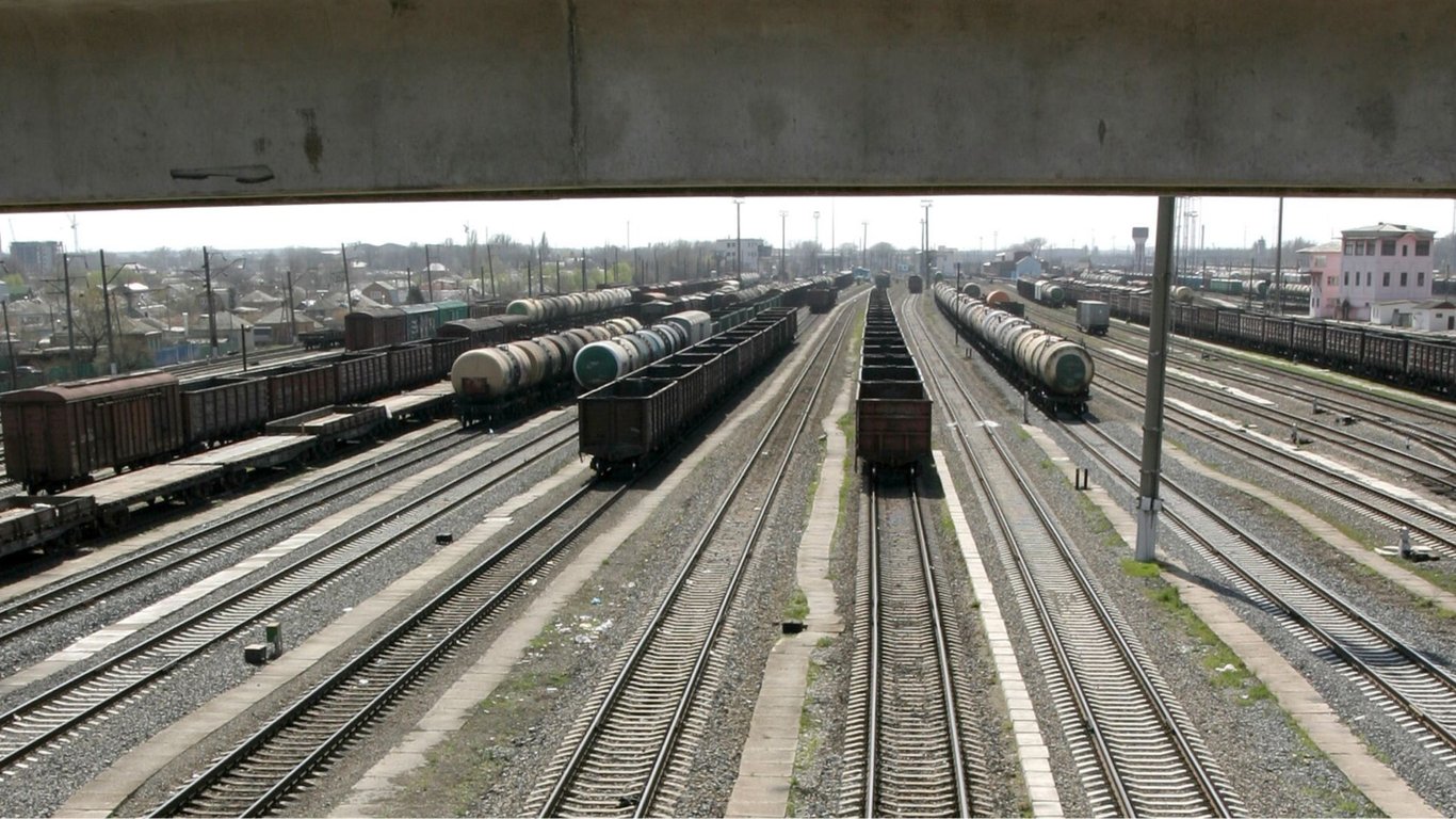 У Брянській області потяг із нафтопродуктами зійшов із рейок