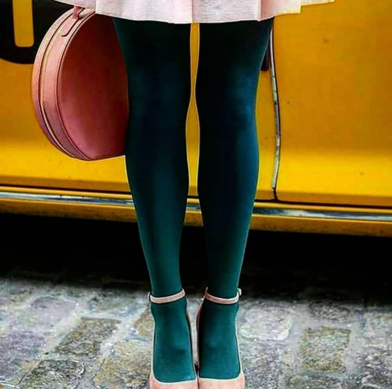 Якого кольору колготи купити на зиму