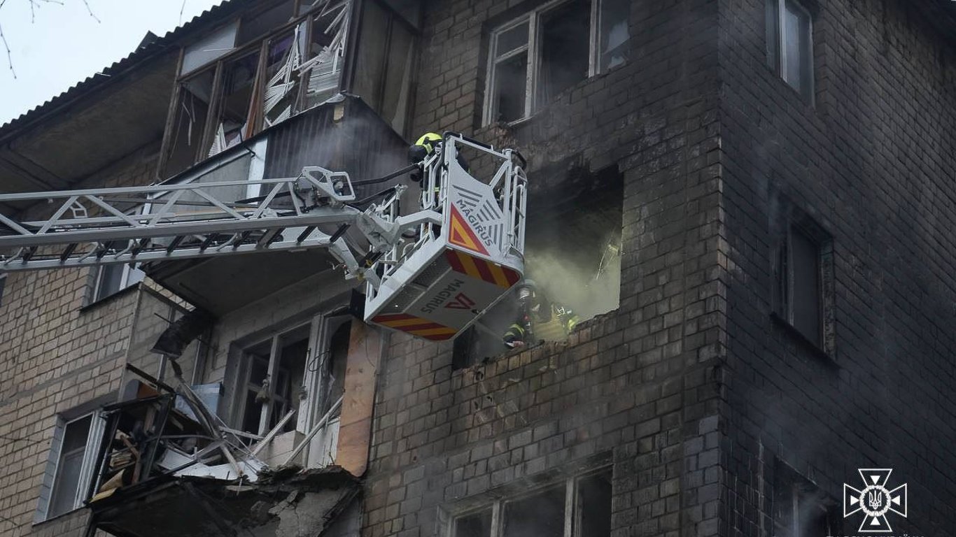 Ранковий обстріл Києва — будинки депутатки та військового зазнали пошкоджень