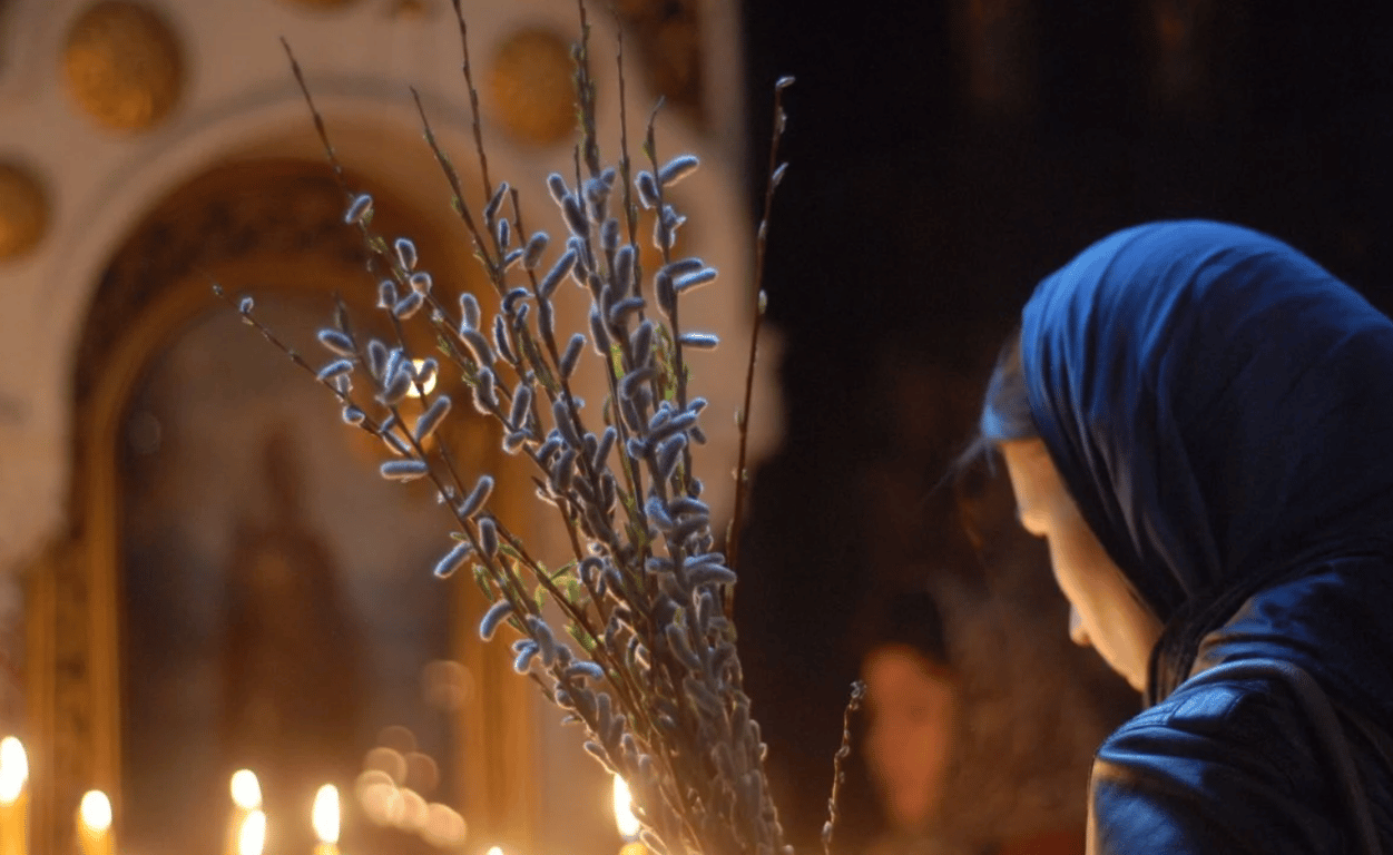 Женщина в церкви