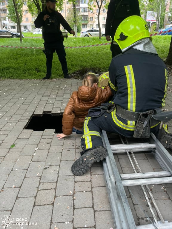 В Одесі дитина провалилася під землю