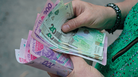 У деяких громадян в Україні пенсія не може бути меншою ніж 7 785 грн - 285x160