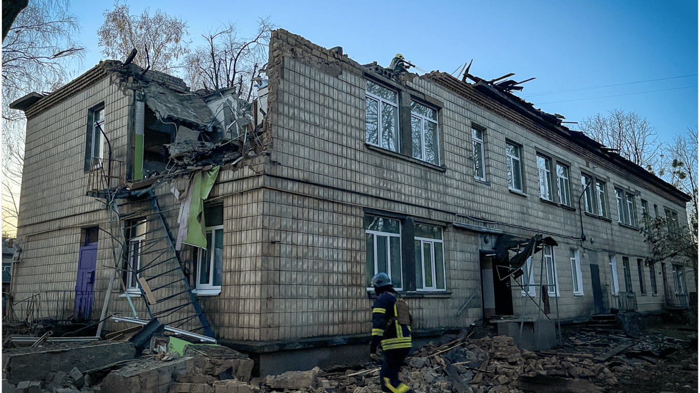 Российские оккупанты повредили более тысячи детсадов в Украине