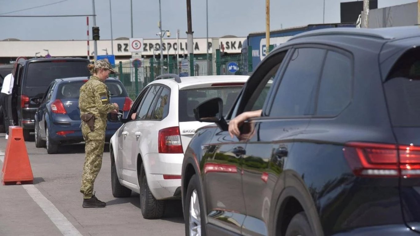 Для водіїв зміняться правила перетину кордону — деталі