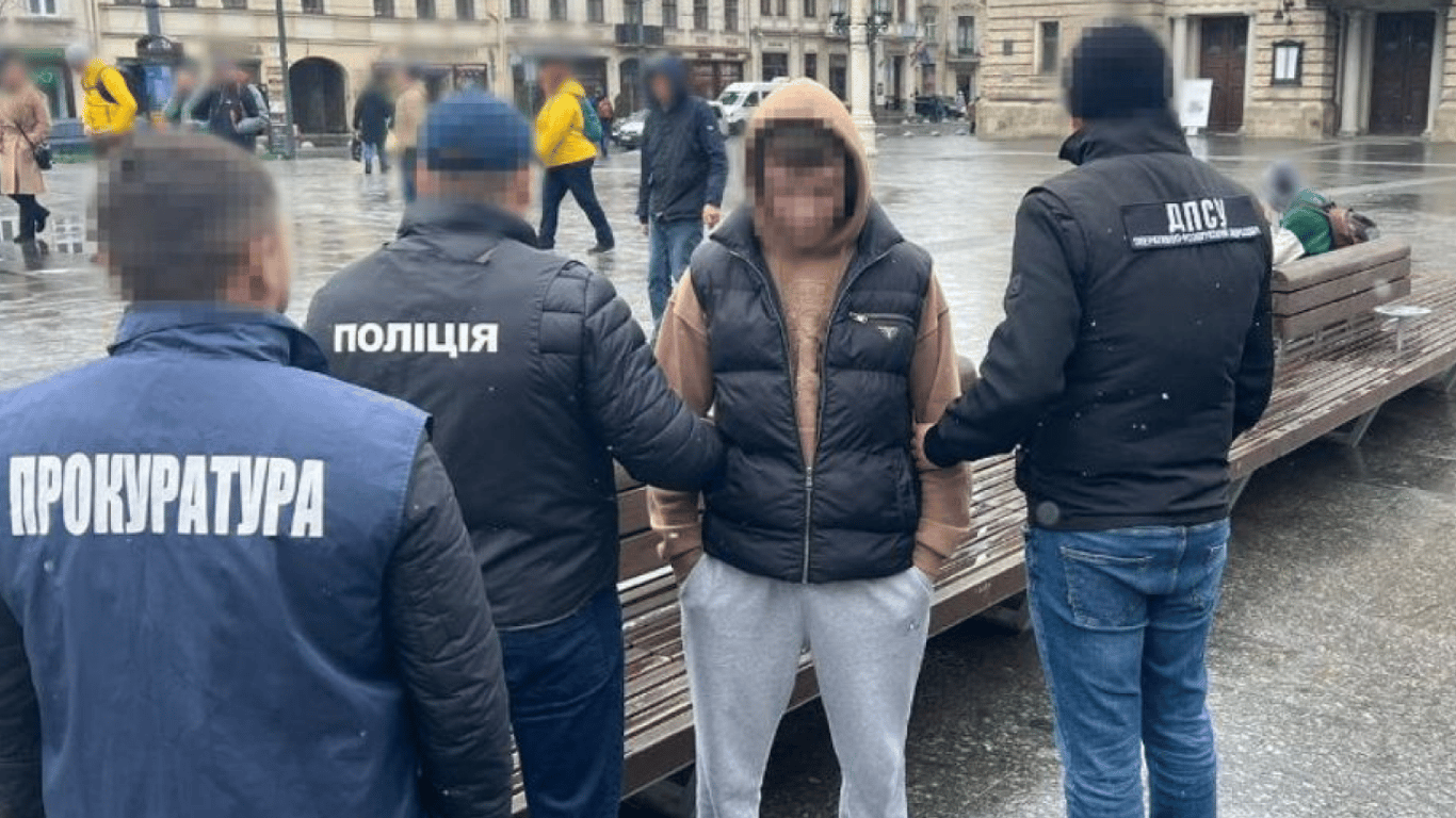 Во Львове задержали парня, который продавал фиктивные документы о статусе многодетного отца