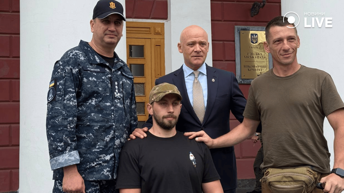 Одеса відзначила День прапора урочистим підняттям стяга — фото - фото 5