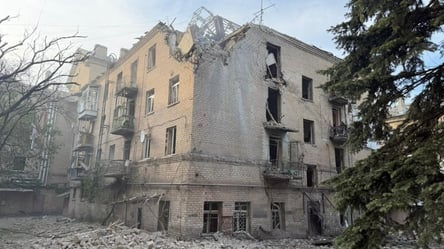 РФ скинула авіабомбу на багатоповерхівку у Дружківці: загинула пенсіонерка - 304x171