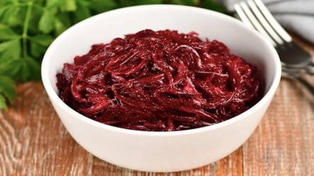 Салат со свеклой за 5 минут — рецепт особенной пикантной заправки - 285x160