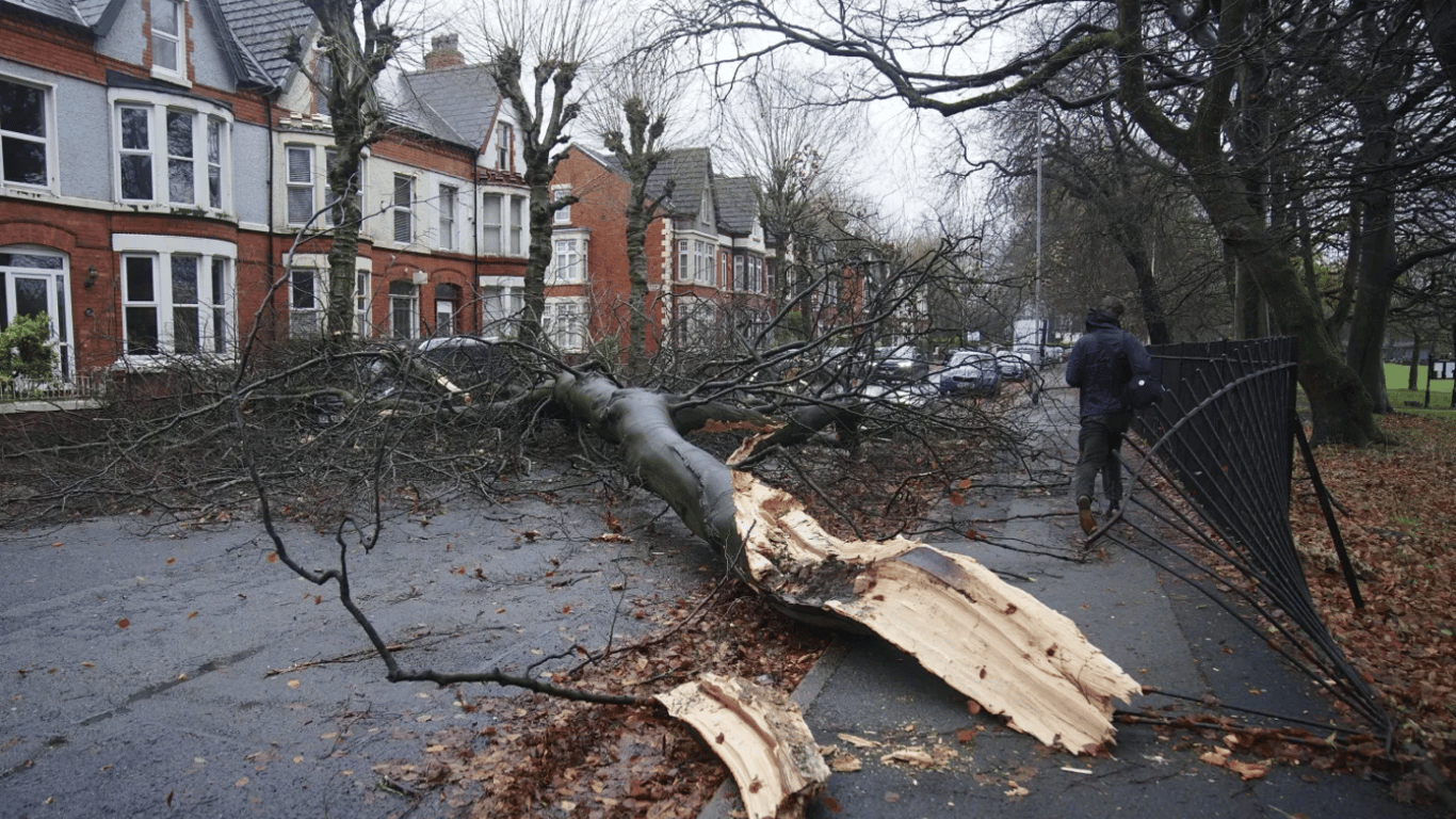 Шторм в Англії та Ірландії
