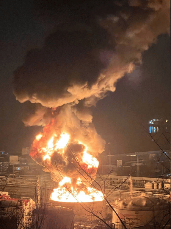 Палаючий резервуар на Туапсинському НПЗ