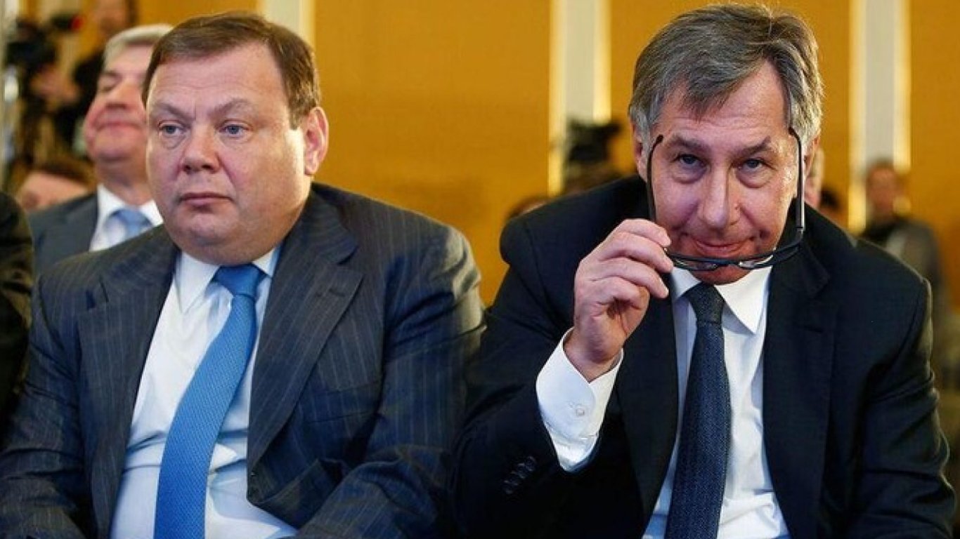 Российские миллиардеры хотят продать свои доли в Альфа-банк, чтобы выйти из-под санкций, — СМИ
