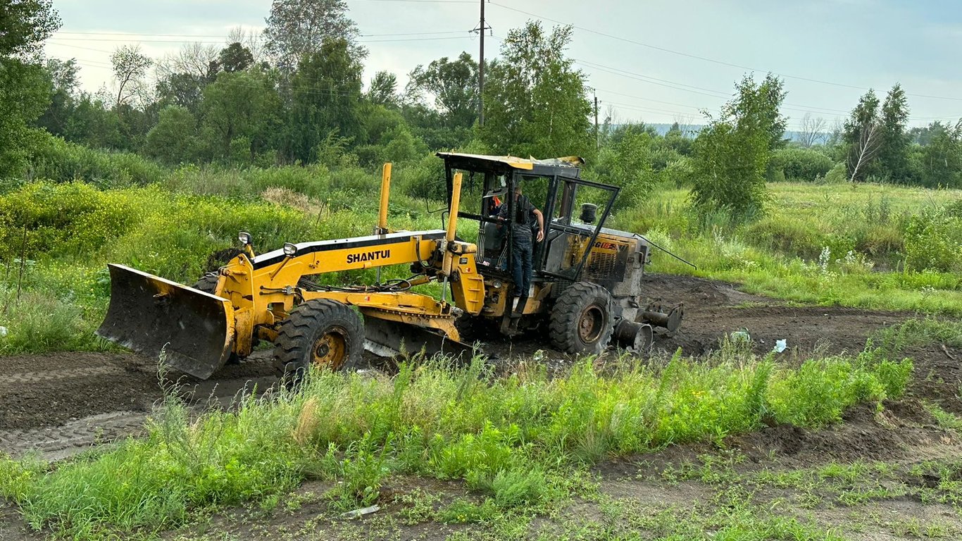 На Харківщині підірвався автомобіль дорожньої служби