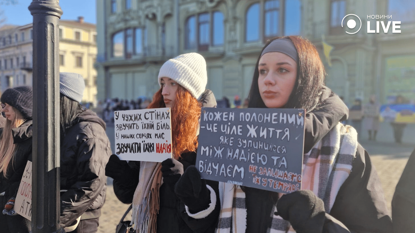 Одесити вийшли на мітинг в центрі міста — фоторепортаж - фото 8