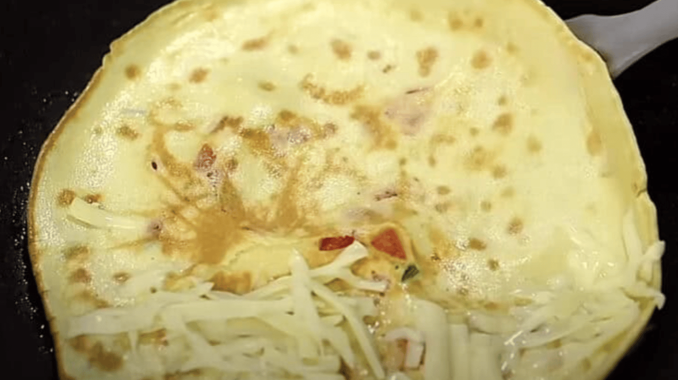 смачні млинці з яйцями та молоком