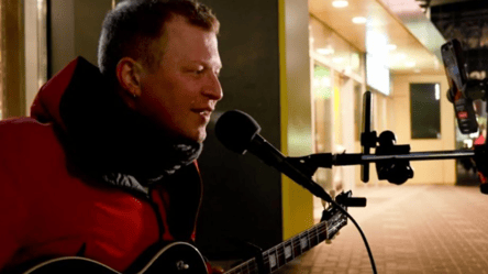 В Киеве мужчина угрожал музыканту на кресле колесном — видео - 285x160